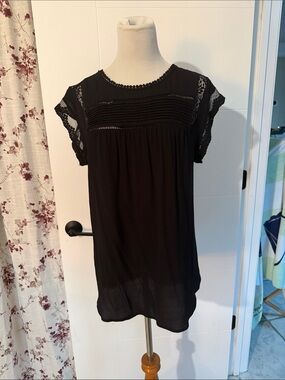 Daniel Rainn Black Lace Yoke Short Sleeve Tunic